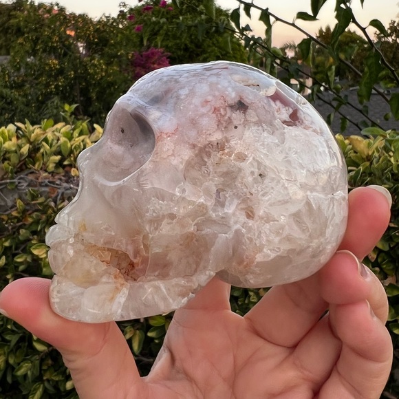Quartzy Flower Agate Skull - Picture 1 of 10
